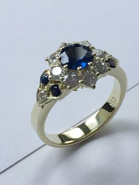 Ring Gelbgold mit Saphiren und Brillanten