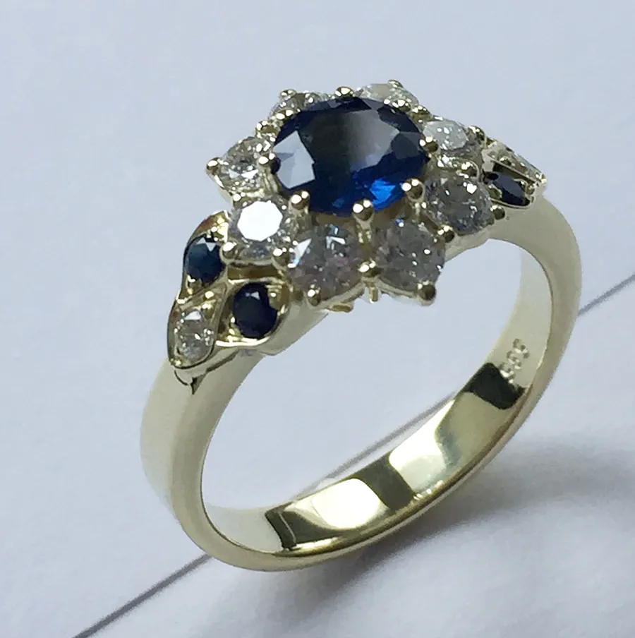 Ring Gelbgold mit Saphiren und Brillanten