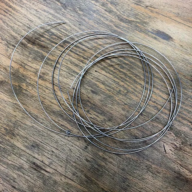 Handgearbeitete Kette - Ausgangsmaterial Platin-Draht