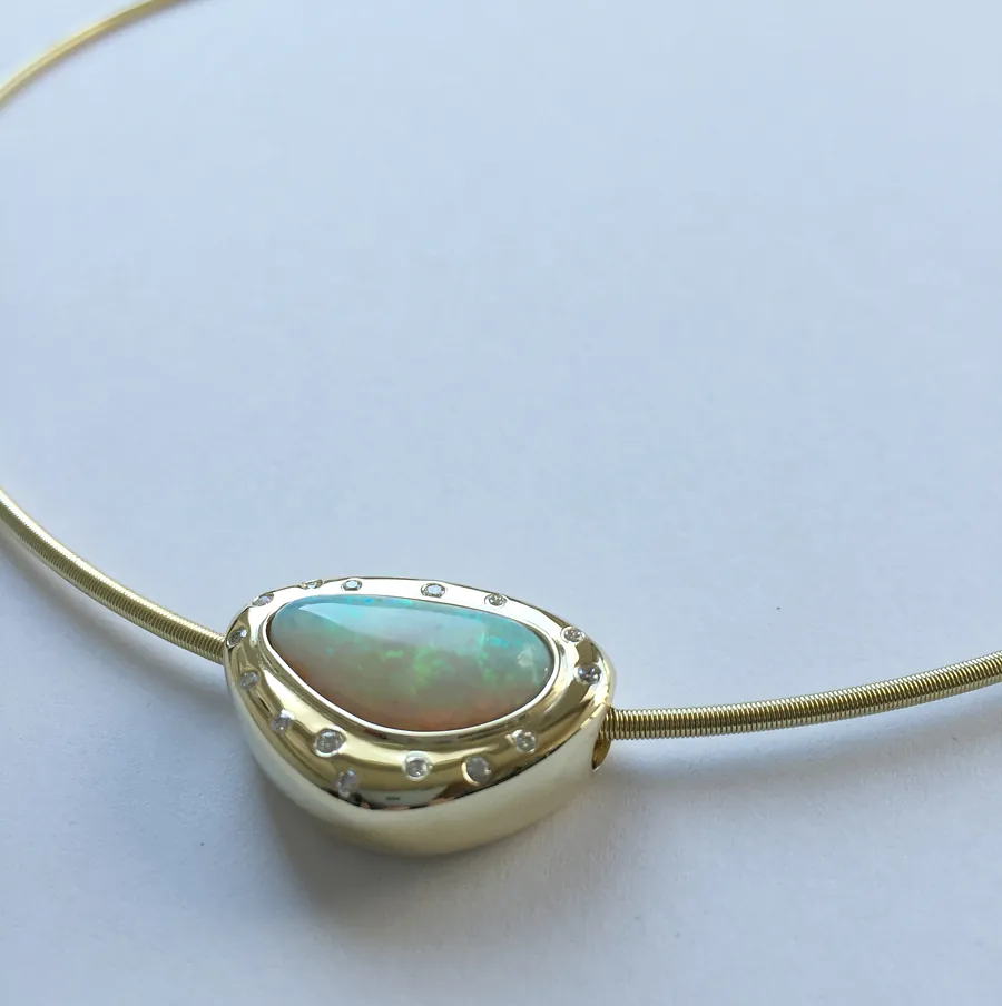 Collier mit Opal